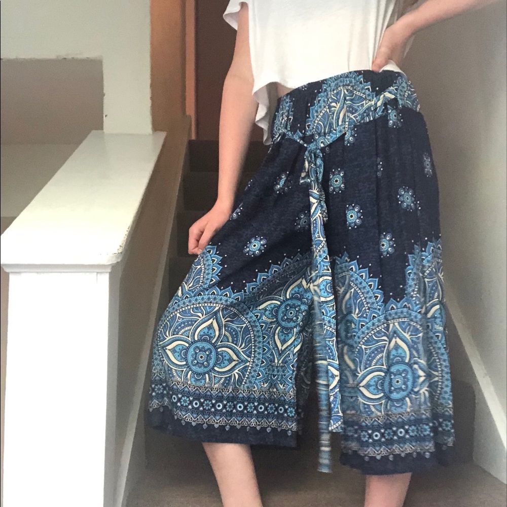 Camaroha Sutra Hippie Goddess Capri Pants